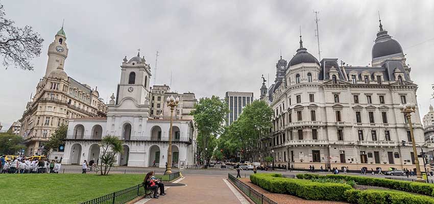 Get to know the most iconic neighborhoods and highlights of Buenos Aires with your expert private guide
