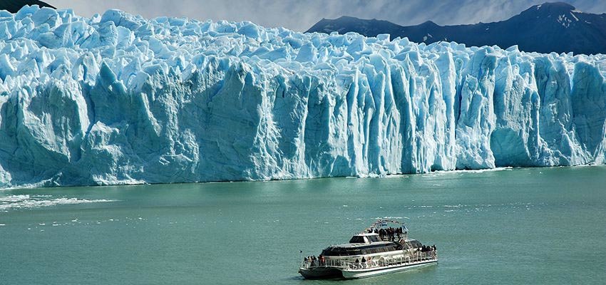Enjoy a different perspective of the Perito Moreno glacier with a close up navigation, in El Calafate