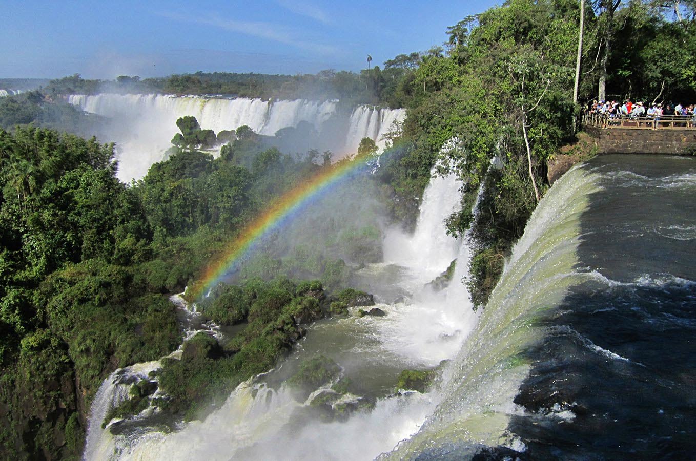 Marvel upon the breathtaking and scenic views of the falls at the Upper Circuit’s footbridges